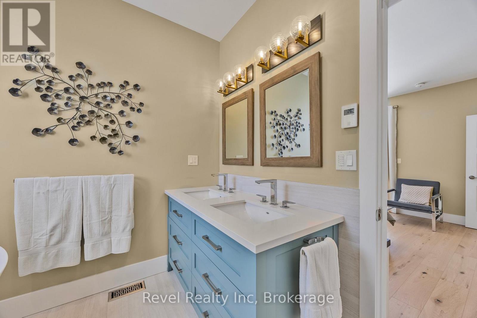 15 Stoney Road, Tiny, ON - Indoor Photo Showing Bathroom