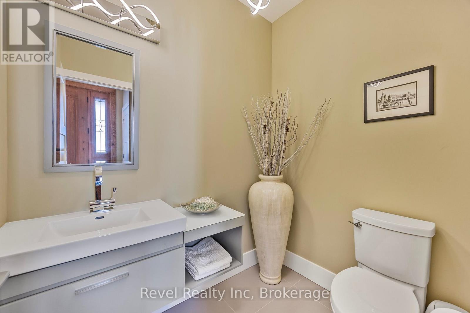 15 Stoney Road, Tiny, ON - Indoor Photo Showing Bathroom