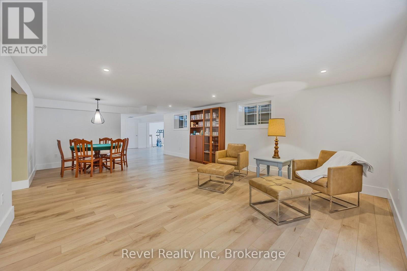 15 Stoney Road, Tiny, ON - Indoor Photo Showing Other Room