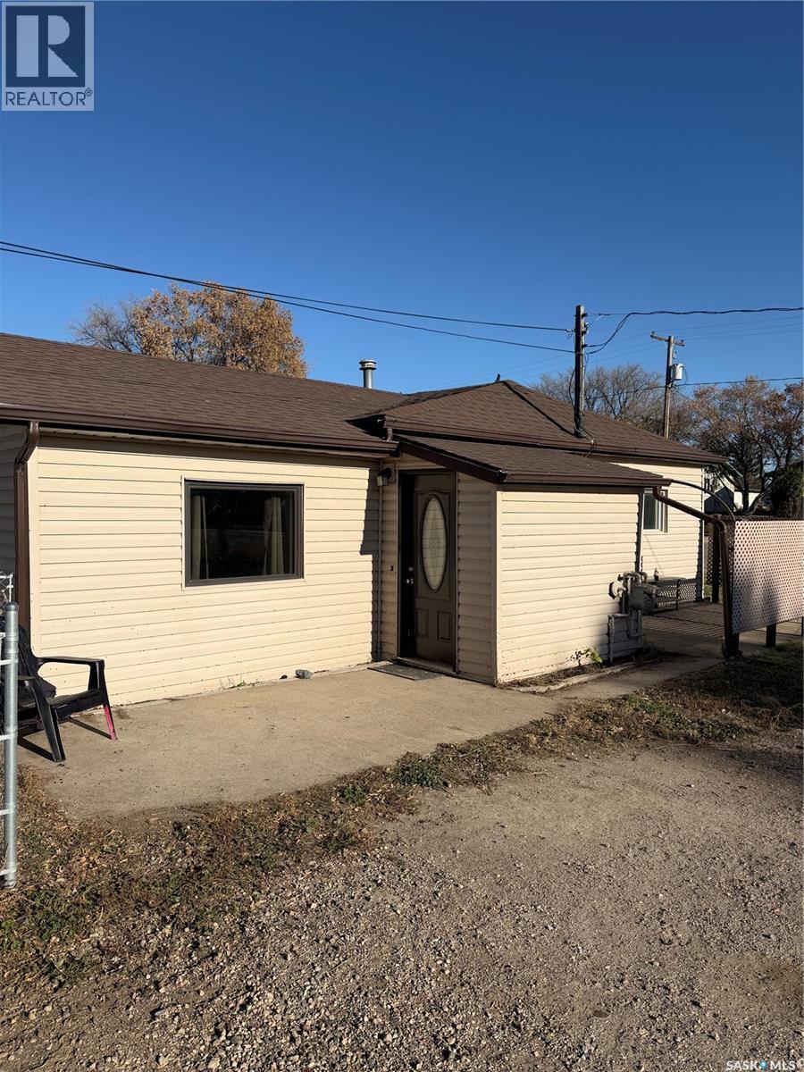 322 2Nd Avenue, Young, SK - Outdoor