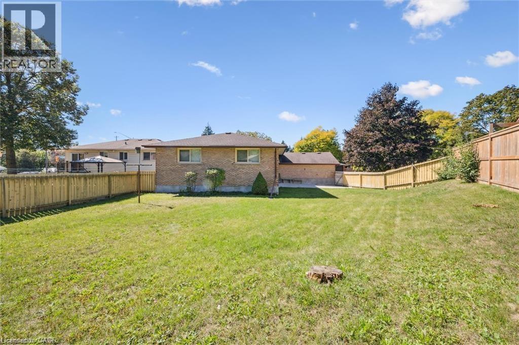 582 Skylark Road, Waterloo, ON - Outdoor With Backyard