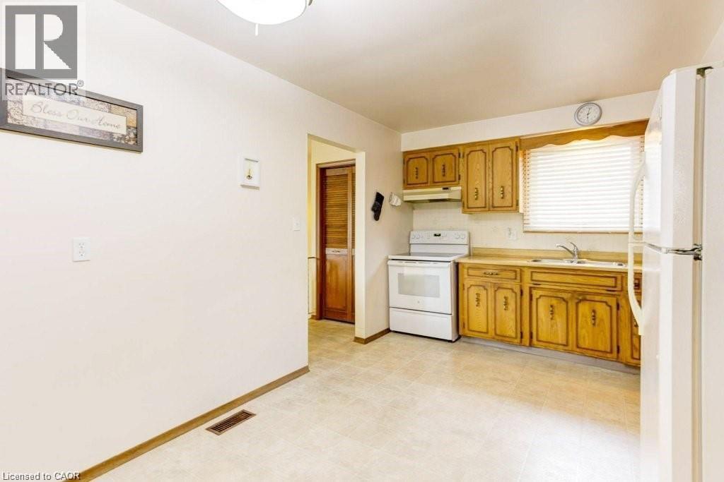 582 Skylark Road, Waterloo, ON - Indoor Photo Showing Kitchen With Double Sink