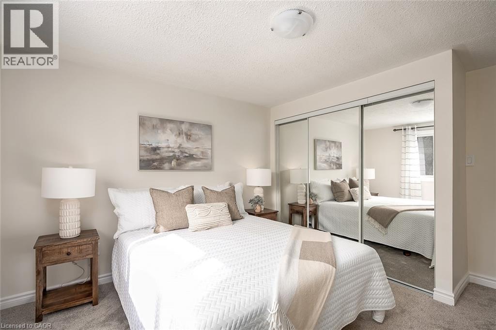 33 Gemini Drive, Hamilton, ON - Indoor Photo Showing Bedroom