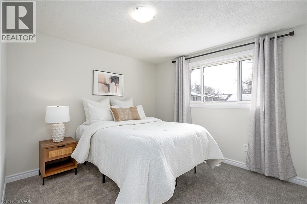 33 Gemini Drive, Hamilton, ON - Indoor Photo Showing Bedroom