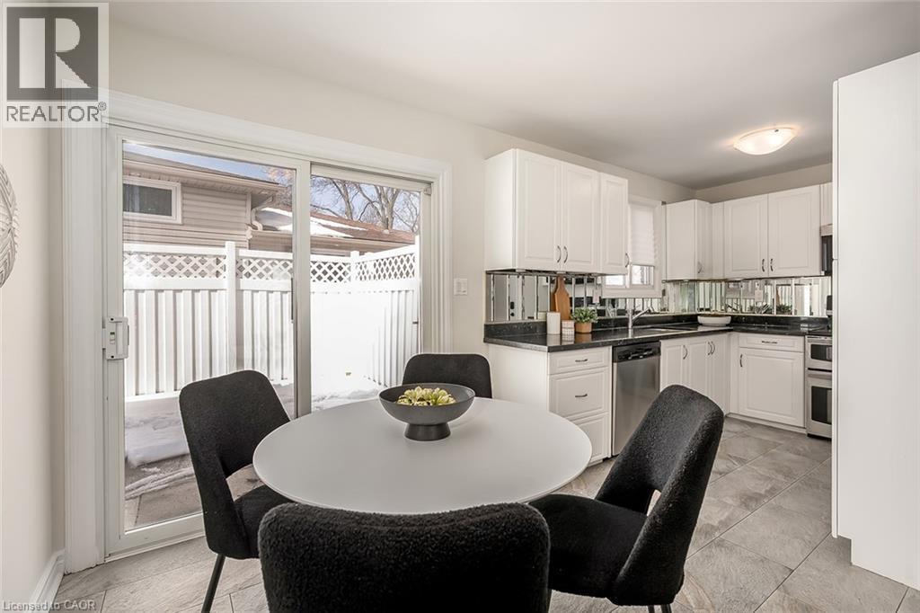 33 Gemini Drive, Hamilton, ON - Indoor Photo Showing Dining Room