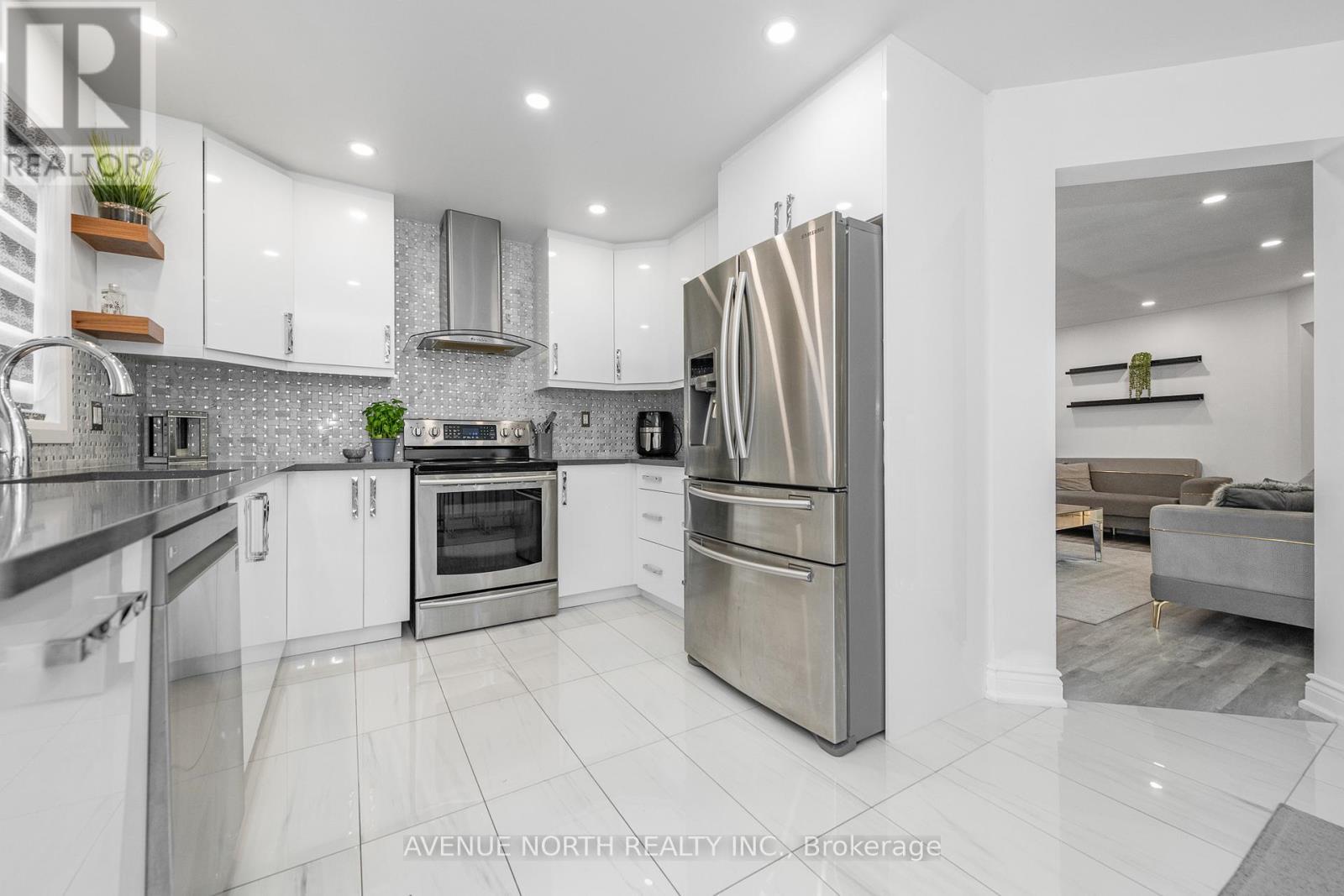 2163 Johnston Road, Ottawa, ON - Indoor Photo Showing Kitchen With Stainless Steel Kitchen With Upgraded Kitchen