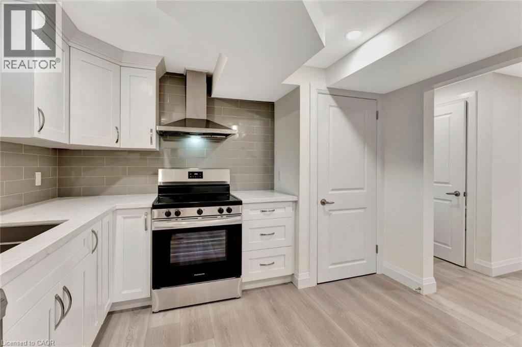 6 Ruskview Road Unit# 2, Kitchener, ON - Indoor Photo Showing Kitchen