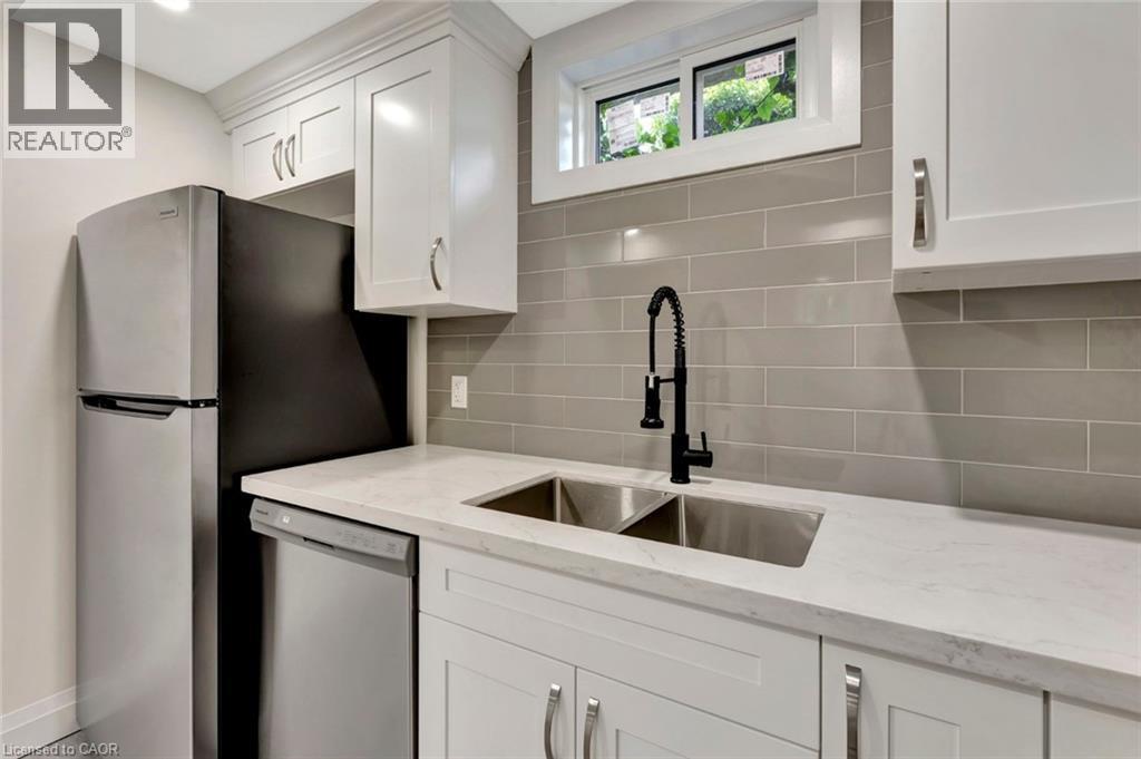 6 Ruskview Road Unit# 2, Kitchener, ON - Indoor Photo Showing Kitchen With Double Sink
