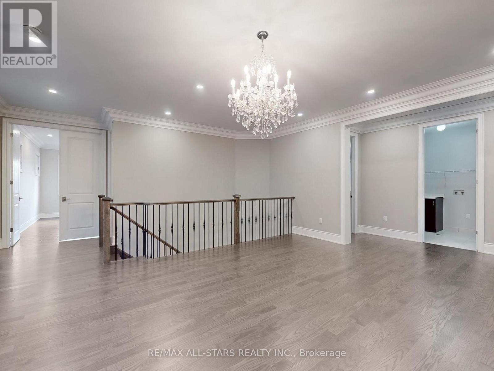 48 Cairns Gate, King, ON - Indoor Photo Showing Other Room