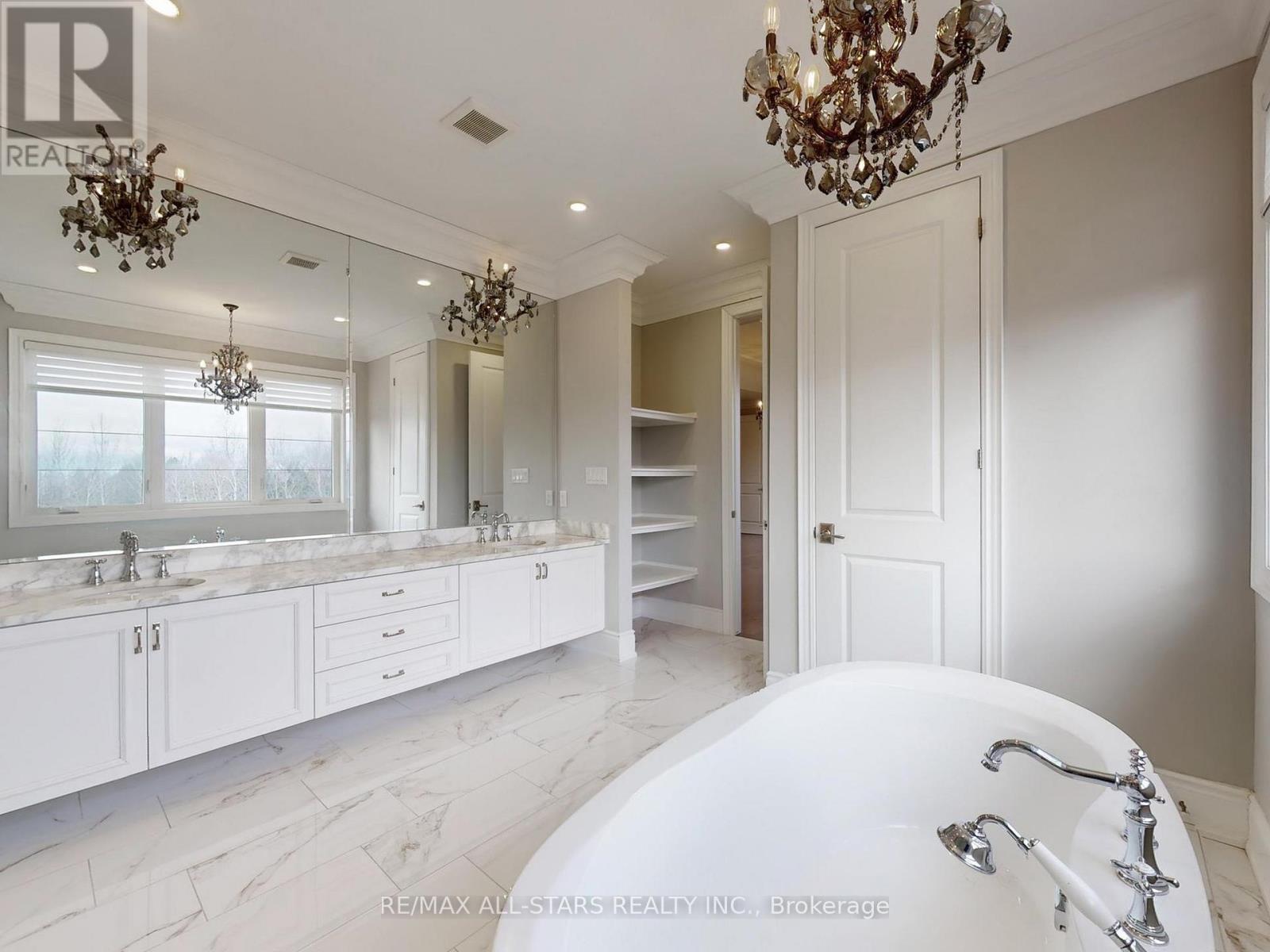 48 Cairns Gate, King, ON - Indoor Photo Showing Bathroom