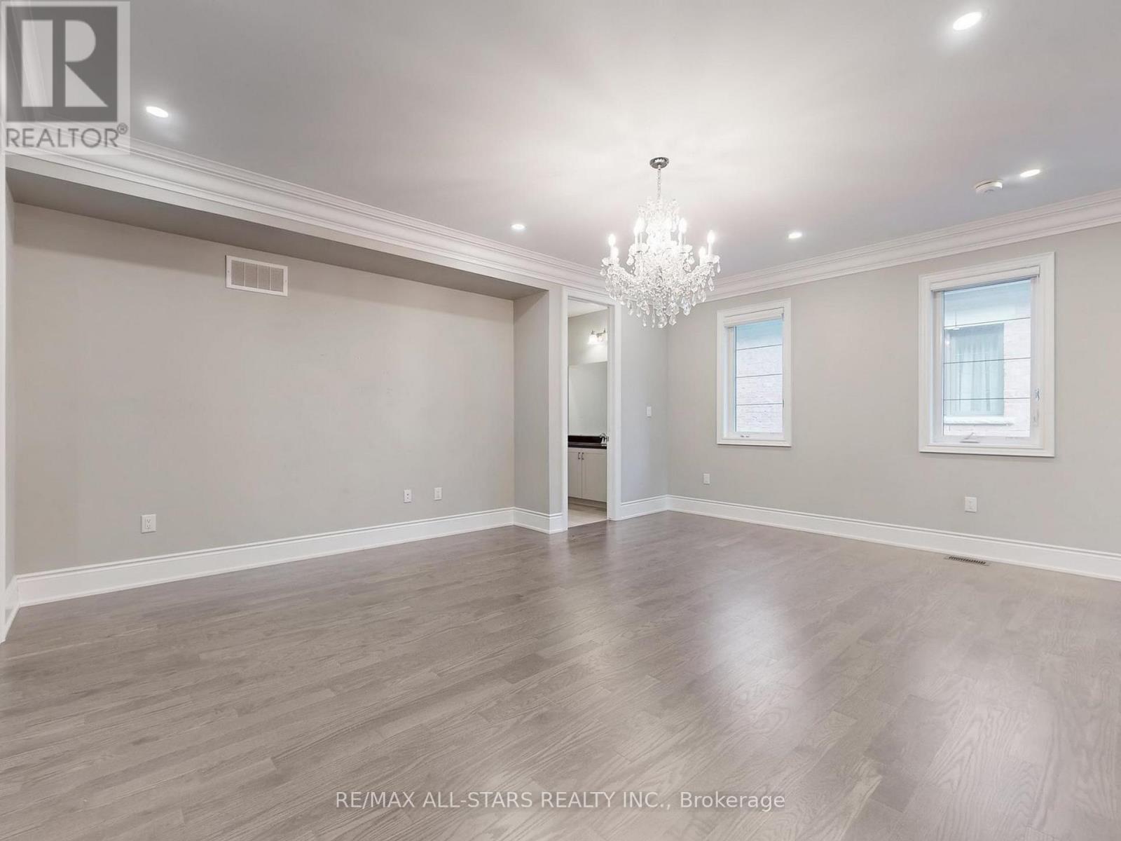 48 Cairns Gate, King, ON - Indoor Photo Showing Other Room