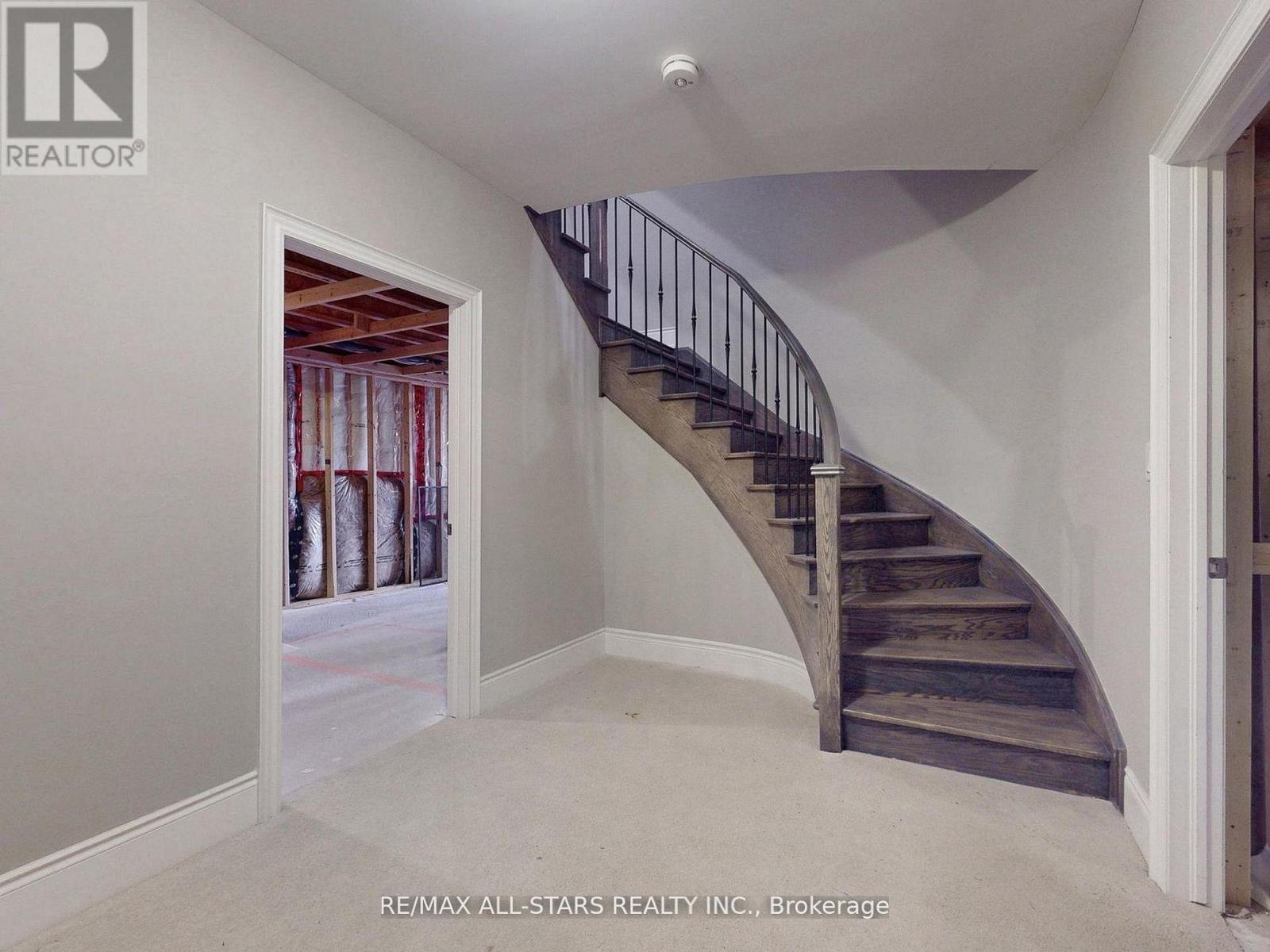 48 Cairns Gate, King, ON - Indoor Photo Showing Other Room