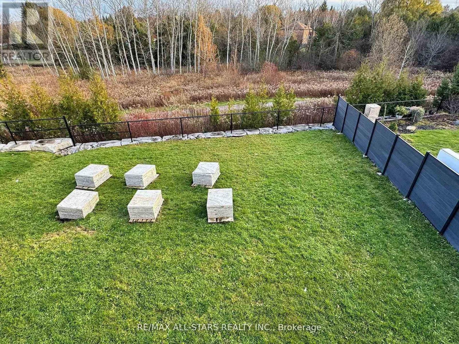 48 Cairns Gate, King, ON - Outdoor