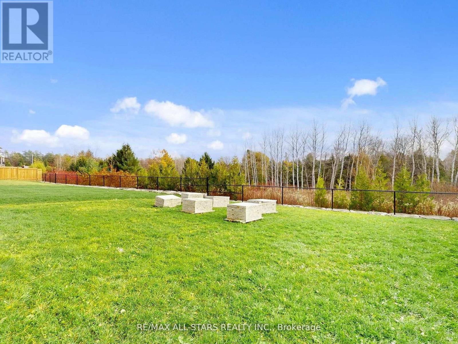 48 Cairns Gate, King, ON - Outdoor