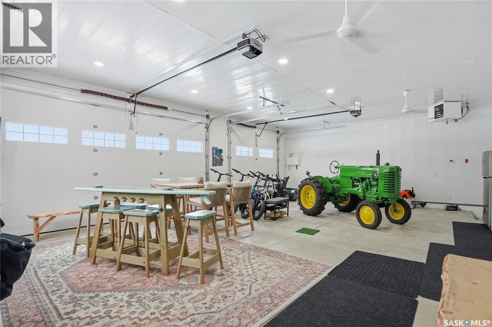 2 Bruin Boulevard, Candle Lake, SK - Indoor Photo Showing Garage