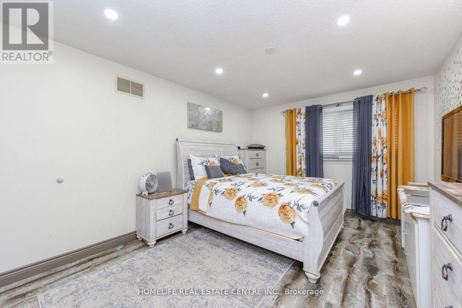 20 Oleander Crescent, Brampton, ON - Indoor Photo Showing Bedroom