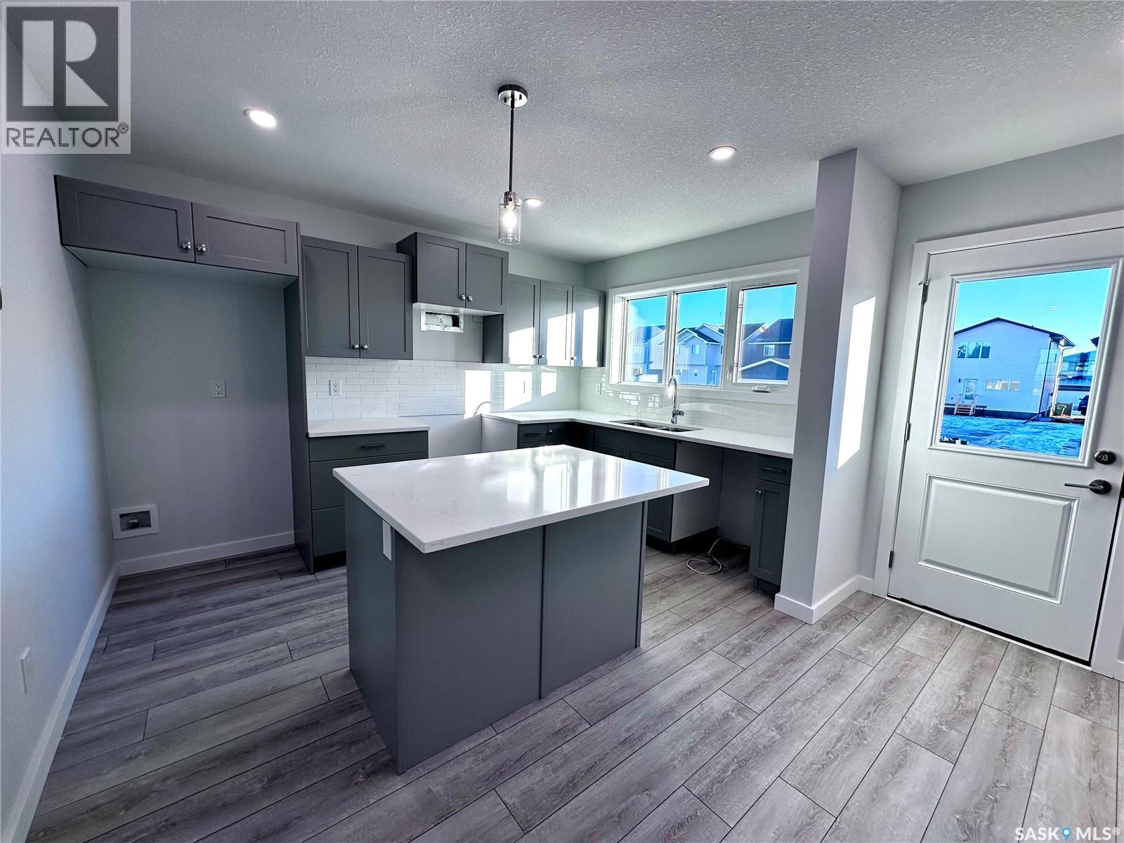 5453 Buckingham Drive E, Regina, SK