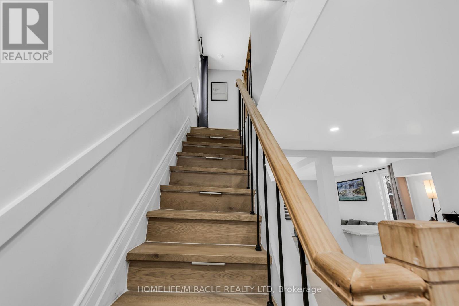 195 Randi Road, Mississauga, ON - Indoor Photo Showing Other Room