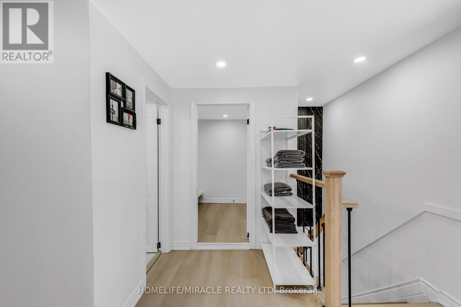 195 Randi Road, Mississauga, ON - Indoor Photo Showing Other Room