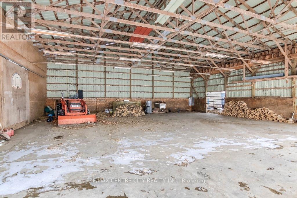34639 Third Line, Southwold, ON - Photo Showing Garage