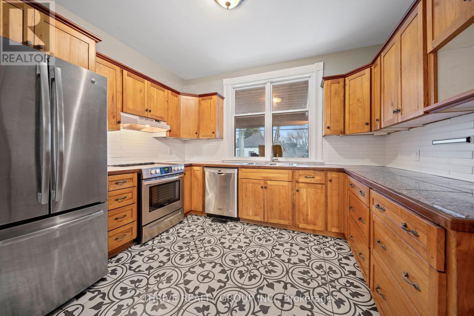 922 Princess Avenue, London East (East G), ON - Indoor Photo Showing Kitchen