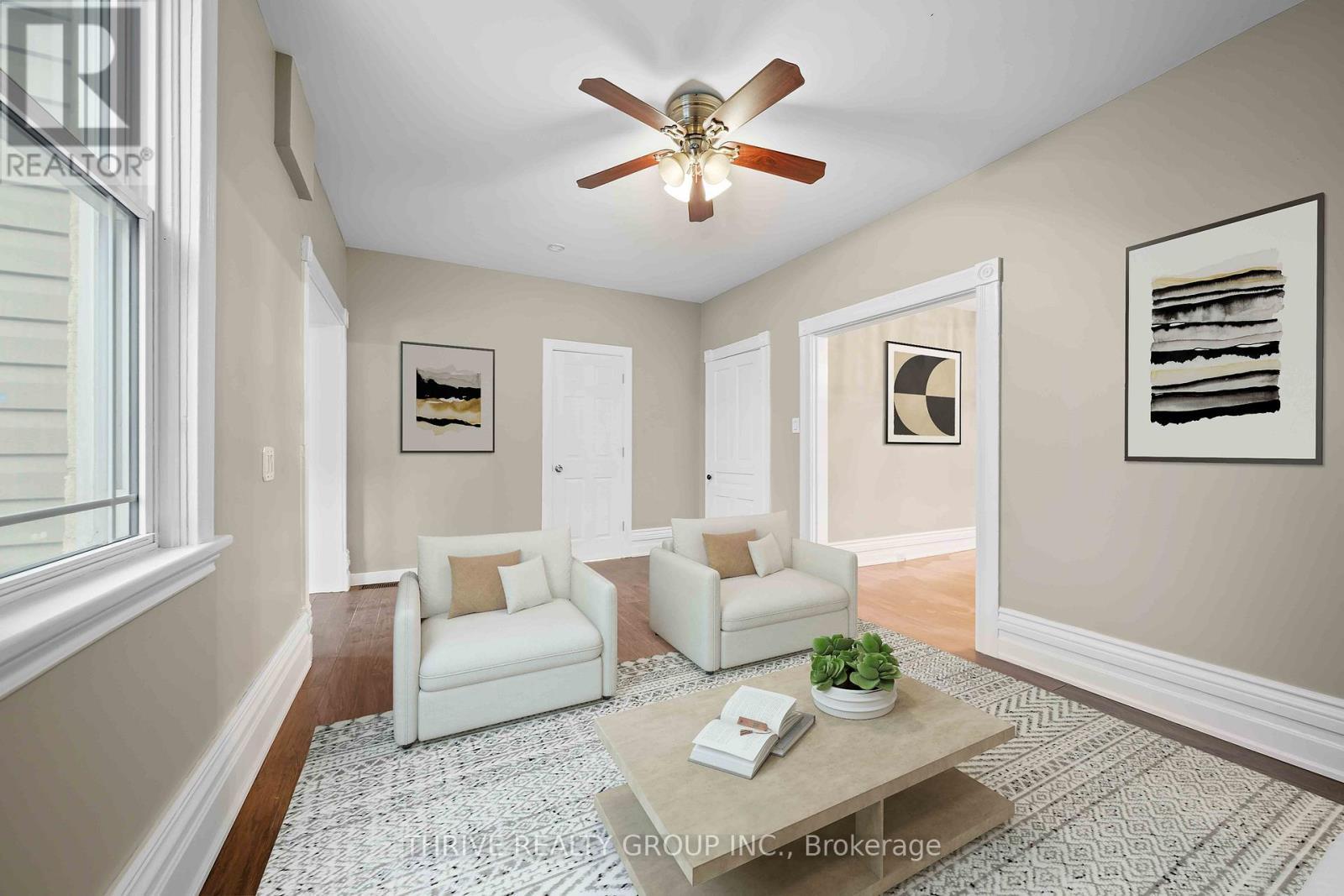 922 Princess Avenue, London East (East G), ON - Indoor Photo Showing Living Room