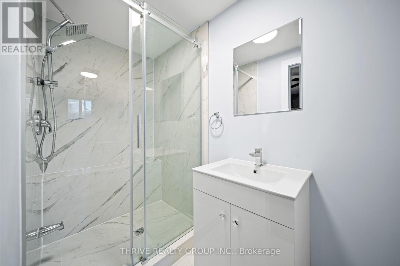 922 Princess Avenue, London East (East G), ON - Indoor Photo Showing Bathroom