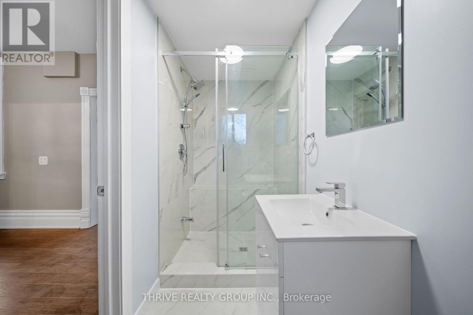 922 Princess Avenue, London East (East G), ON - Indoor Photo Showing Bathroom