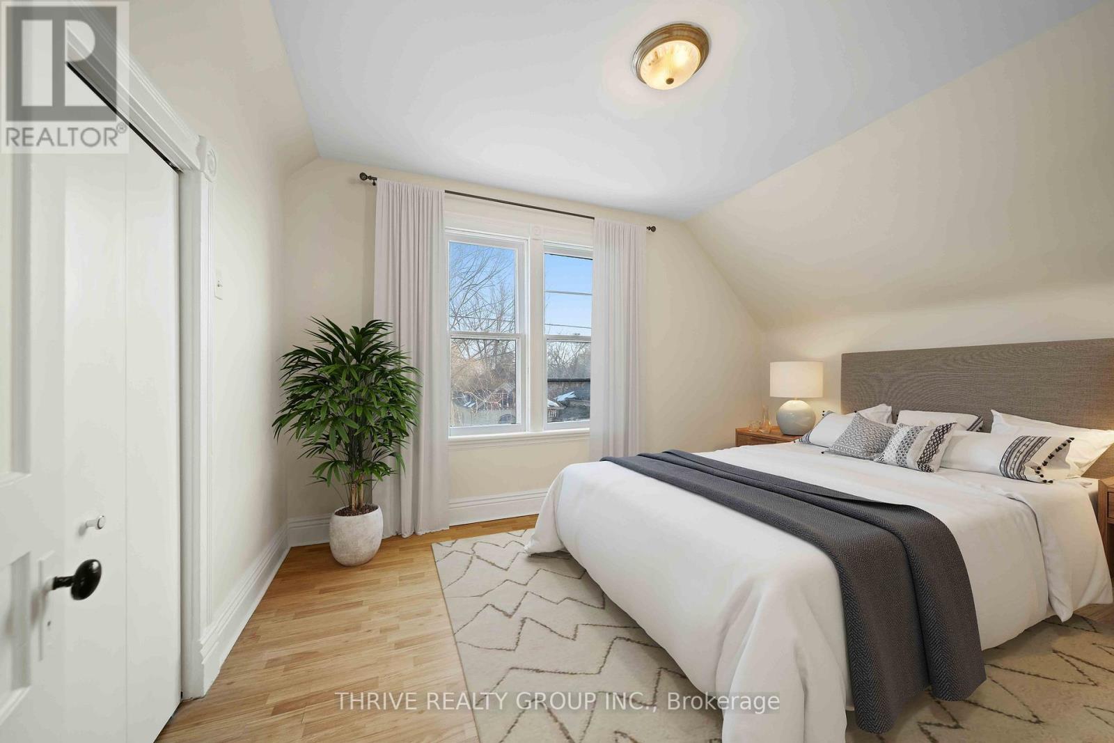 922 Princess Avenue, London East (East G), ON - Indoor Photo Showing Bedroom