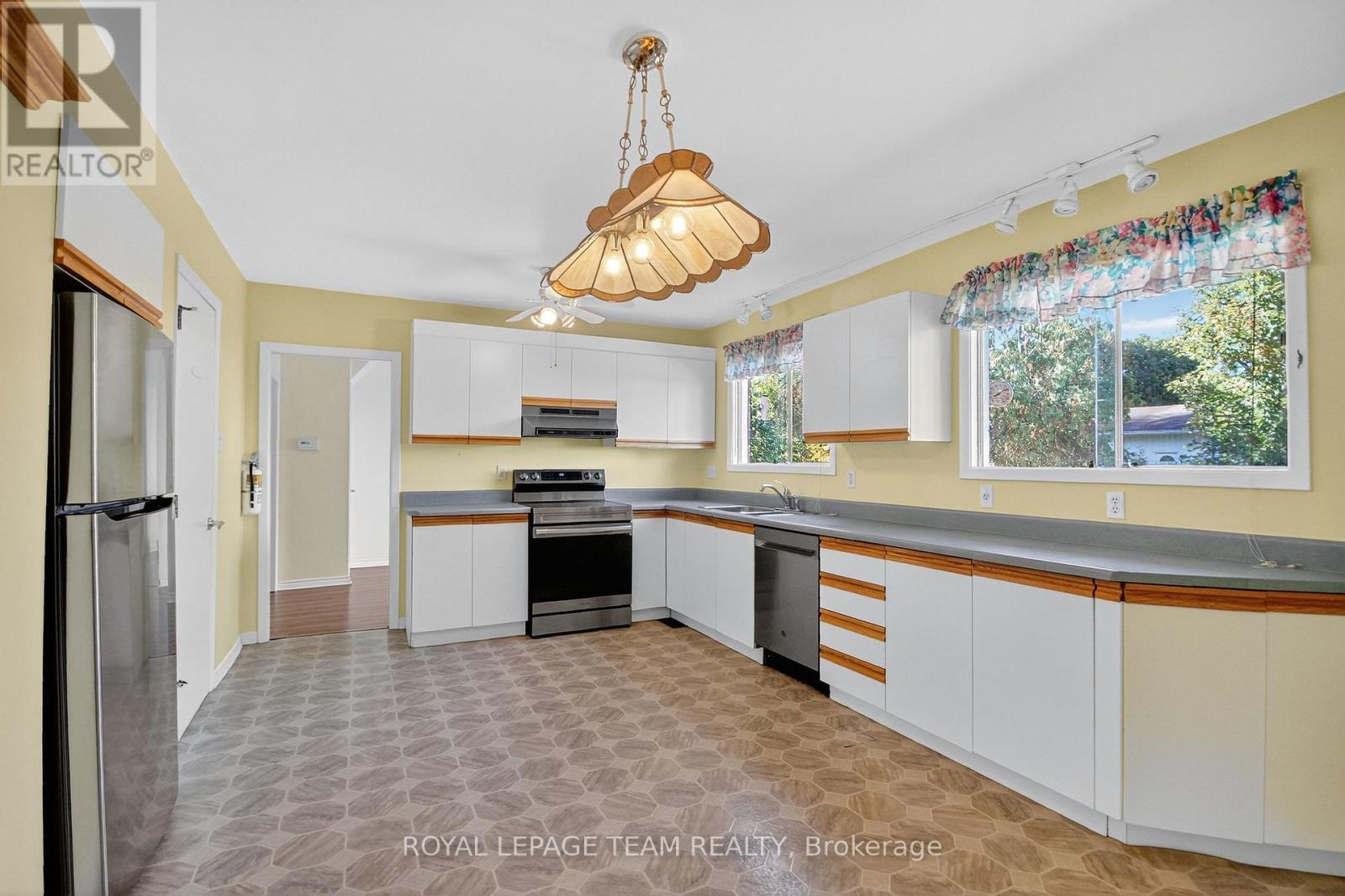 Kitchen - 1264 Morrison Drive, Ottawa, ON - Indoor Photo Showing Kitchen