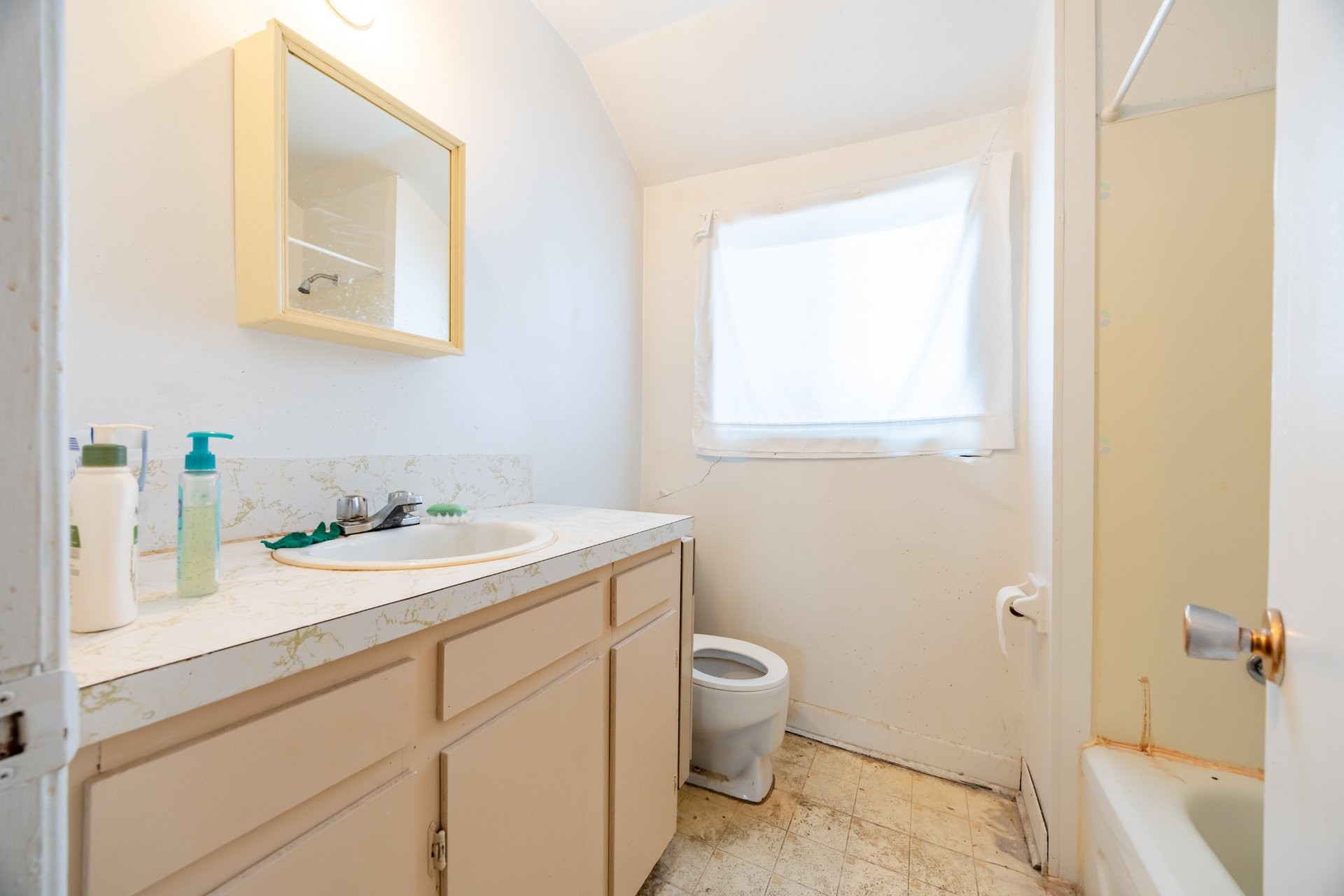 Bathroom - 424 Rue Laurier, Val-Des-Sources, QC - Indoor Photo Showing Bathroom