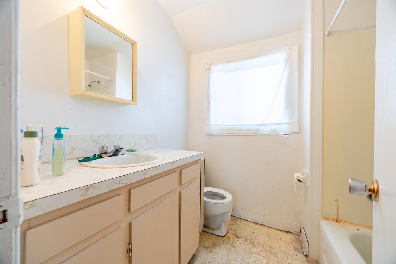 Salle de bains - 424 Rue Laurier, Val-Des-Sources, QC - Indoor Photo Showing Bathroom
