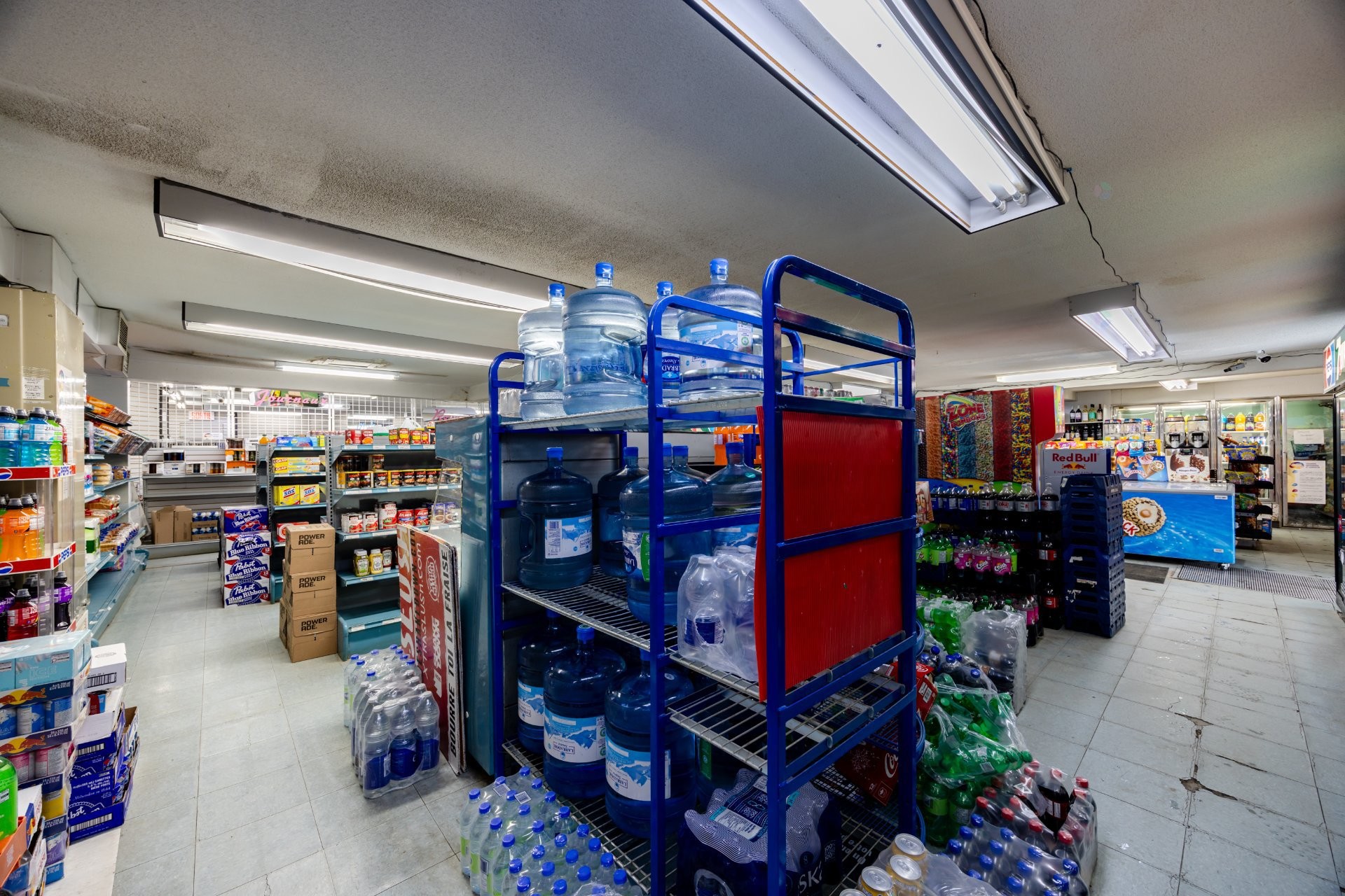 Commerce - 424 Rue Laurier, Val-Des-Sources, QC - Indoor