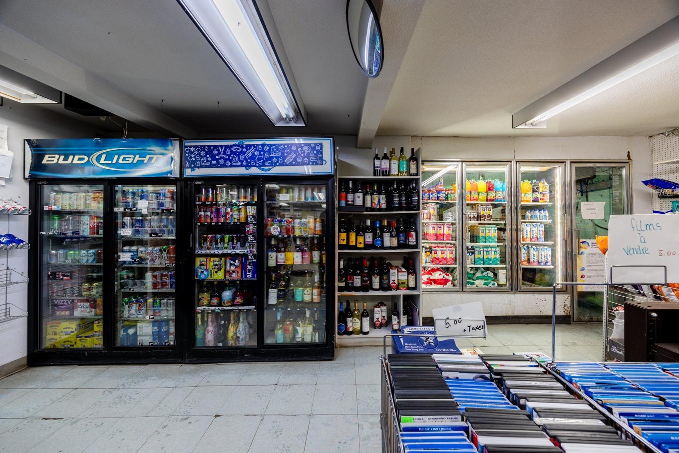 Commerce - 424 Rue Laurier, Val-Des-Sources, QC - Indoor