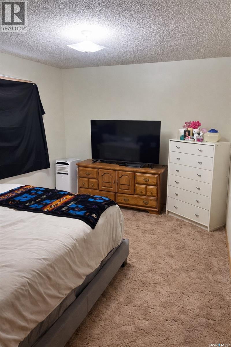 7239 Dalgliesh Drive, Regina, SK - Indoor Photo Showing Bedroom