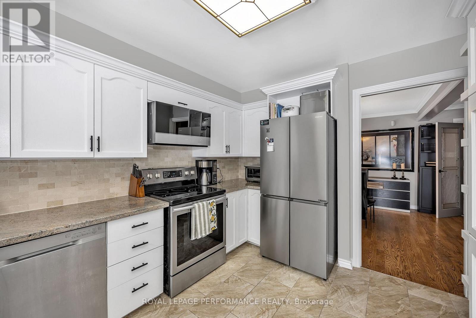 81 Saddle Crescent, Ottawa, ON - Indoor Photo Showing Kitchen