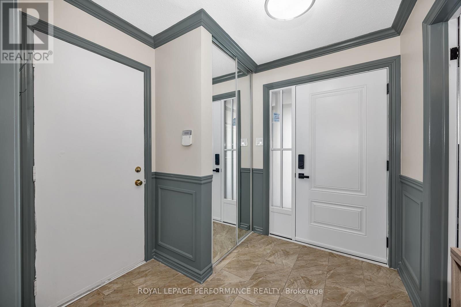 81 Saddle Crescent, Ottawa, ON - Indoor Photo Showing Other Room