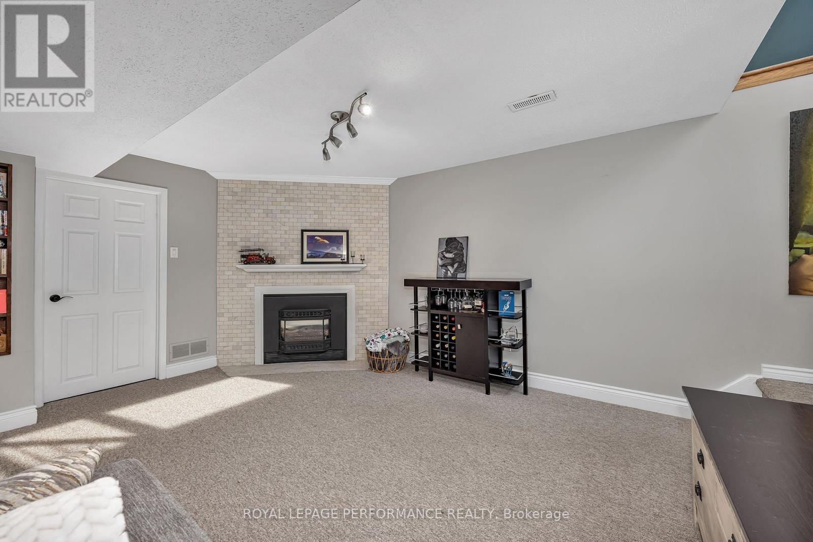 81 Saddle Crescent, Ottawa, ON - Indoor With Fireplace