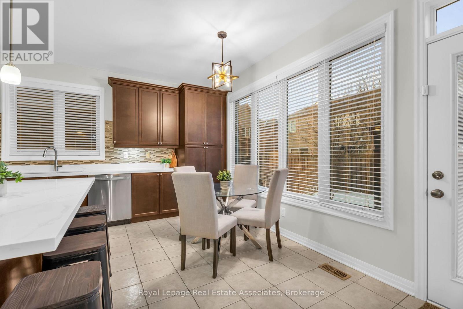 879 Etherington Way, Milton, ON - Indoor Photo Showing Dining Room