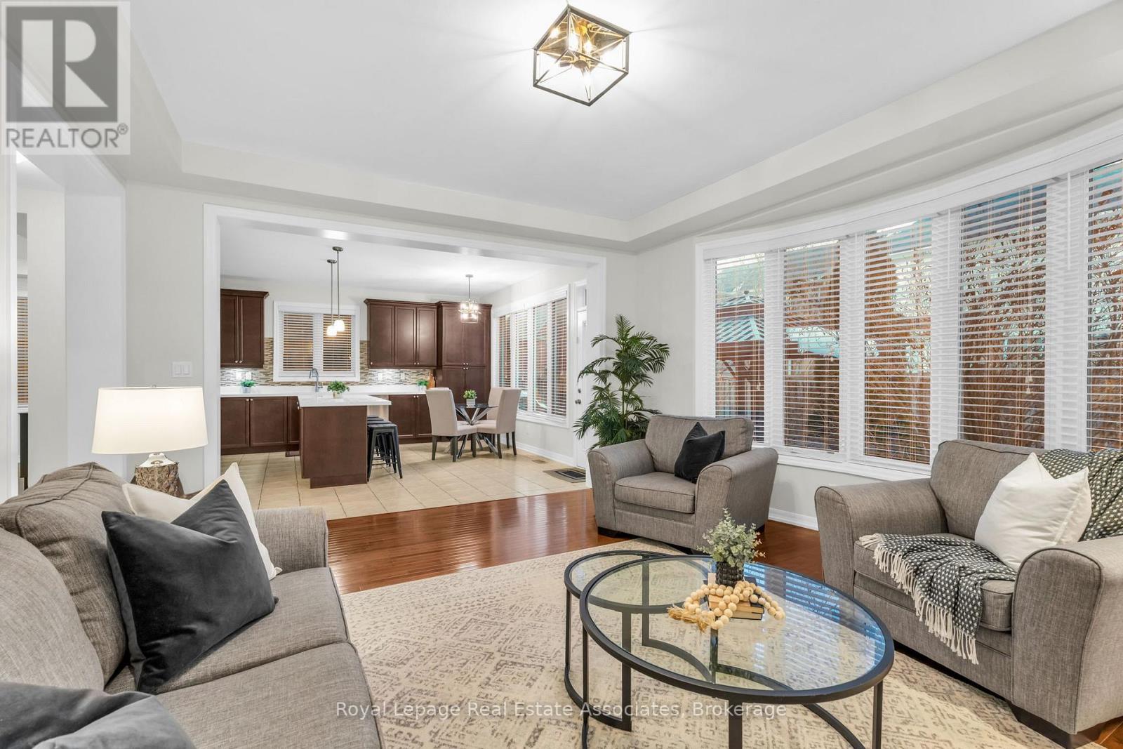 879 Etherington Way, Milton, ON - Indoor Photo Showing Living Room