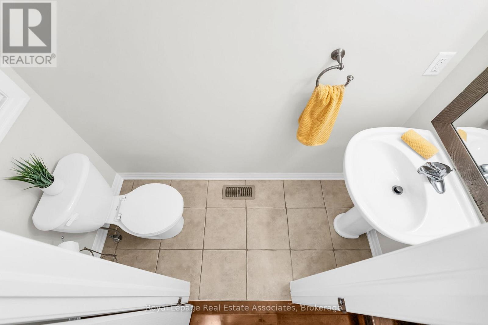 879 Etherington Way, Milton, ON - Indoor Photo Showing Bathroom