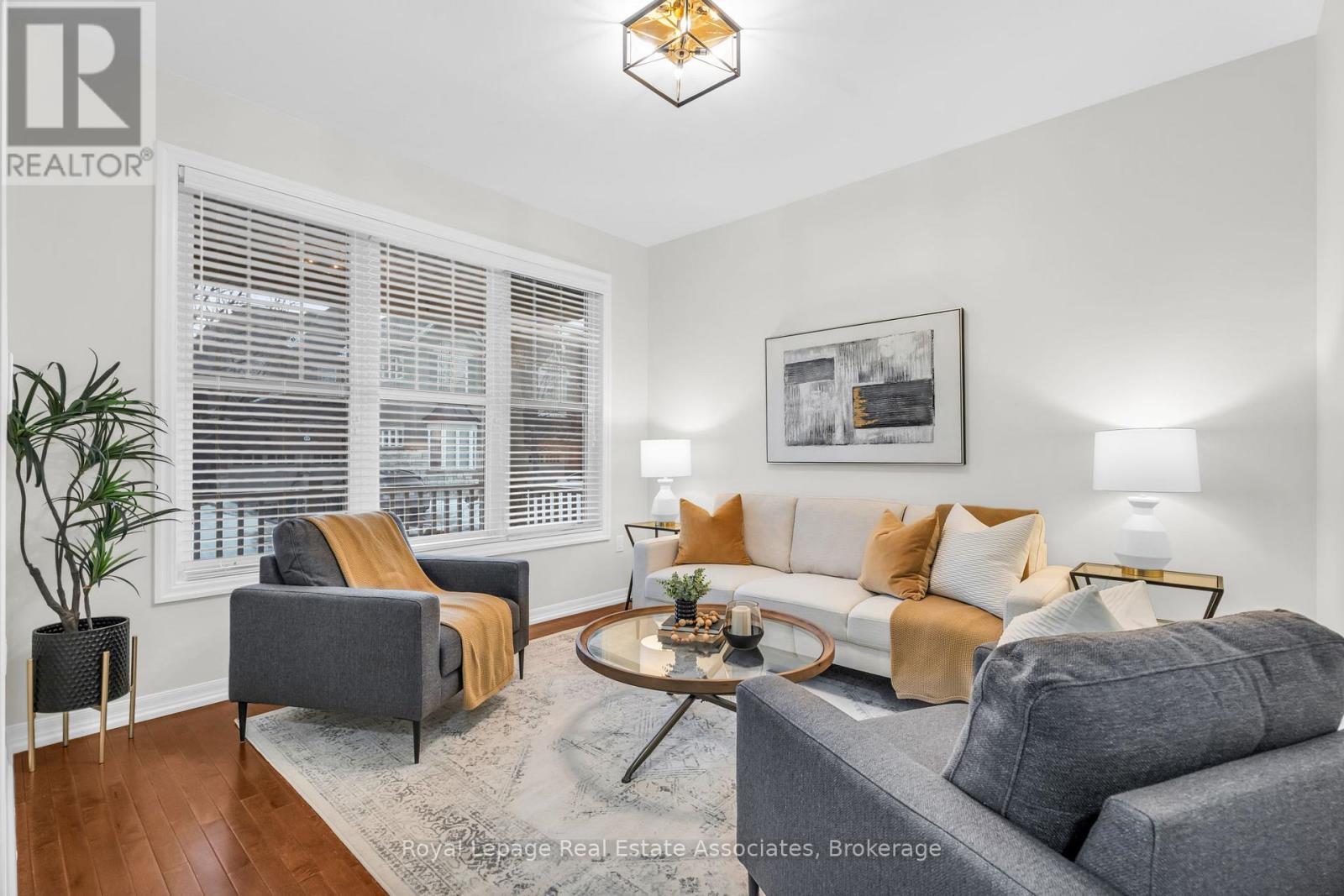 879 Etherington Way, Milton, ON - Indoor Photo Showing Living Room