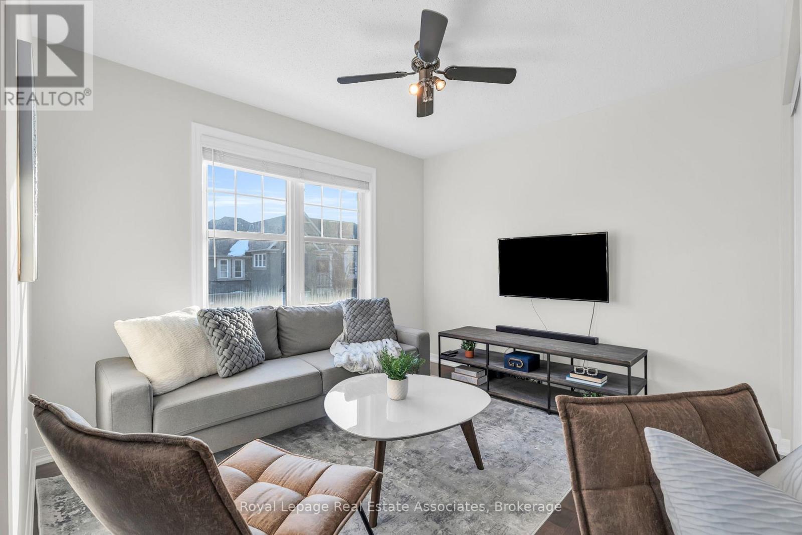 879 Etherington Way, Milton, ON - Indoor Photo Showing Living Room