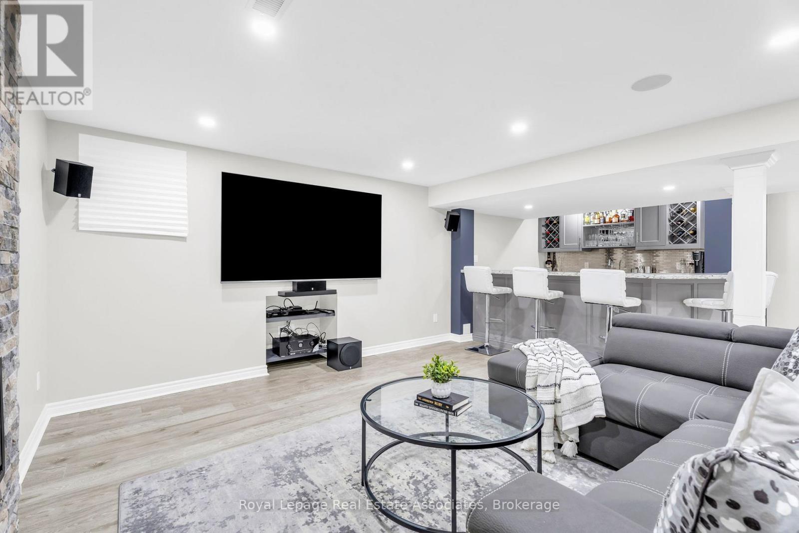 879 Etherington Way, Milton, ON - Indoor Photo Showing Living Room
