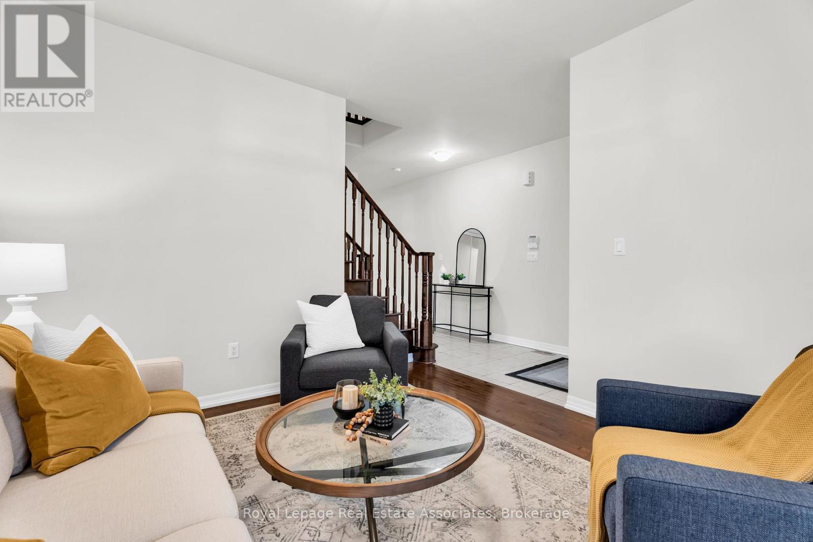 879 Etherington Way, Milton, ON - Indoor Photo Showing Living Room