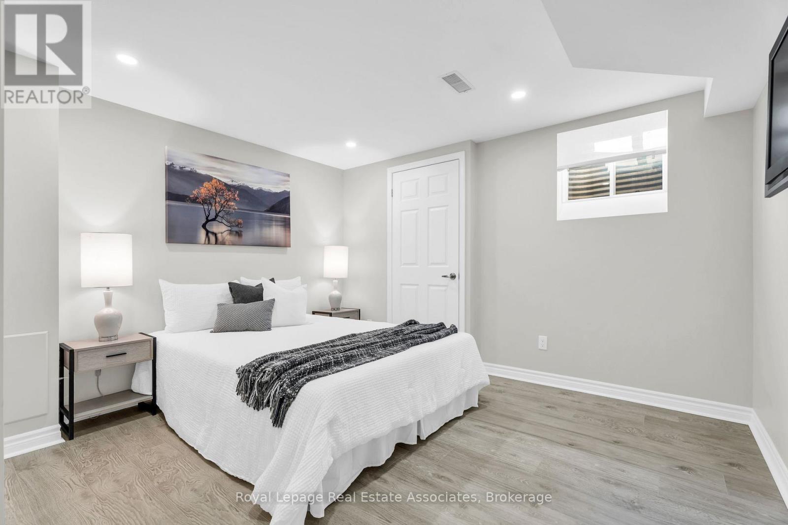 879 Etherington Way, Milton, ON - Indoor Photo Showing Bedroom