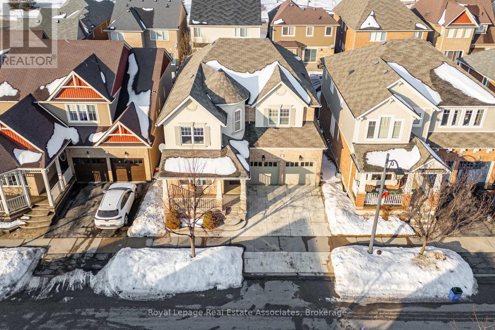 879 Etherington Way, Milton, ON - Outdoor With Facade