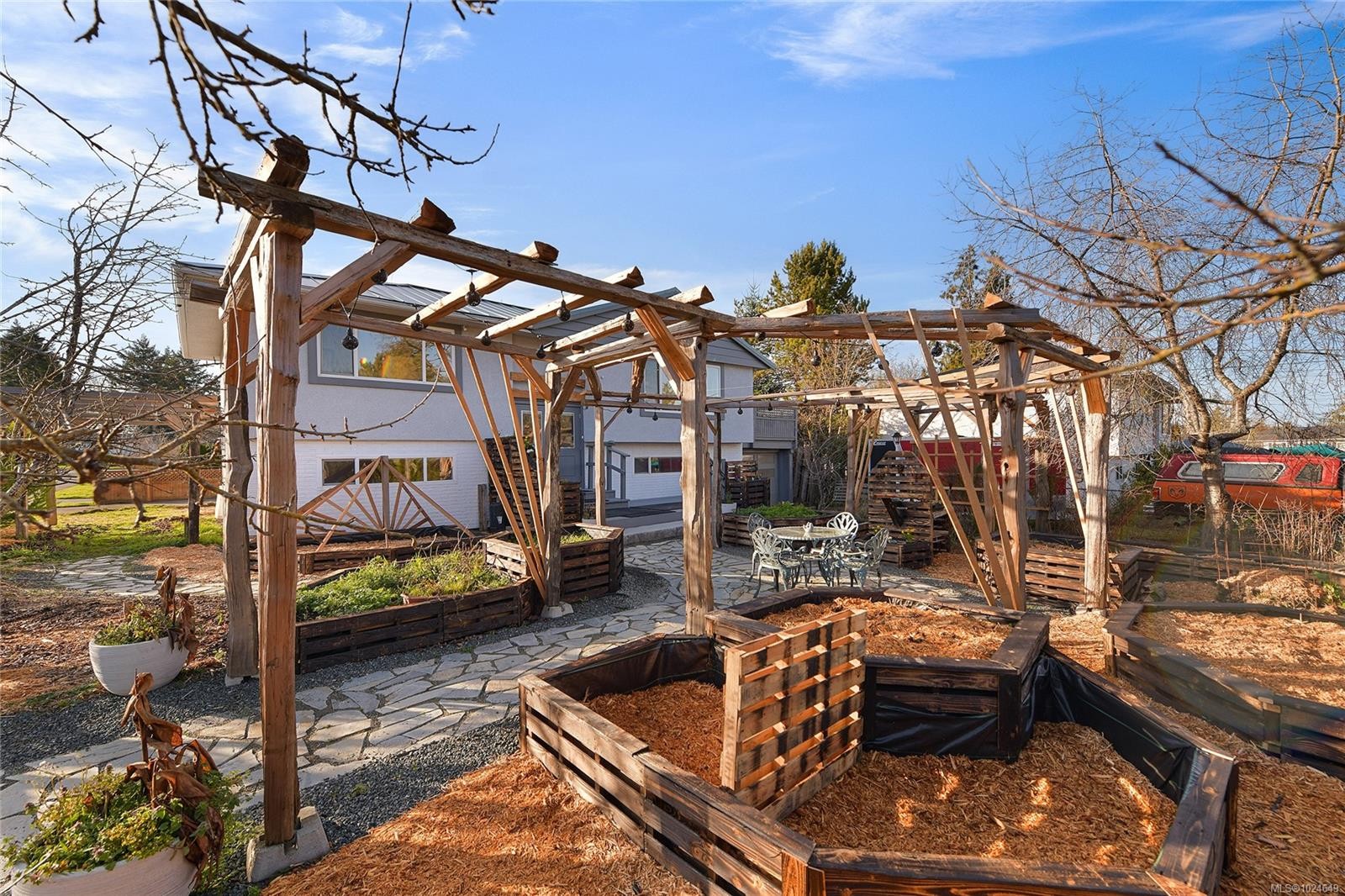 2048 Courser Dr, Sidney, BC