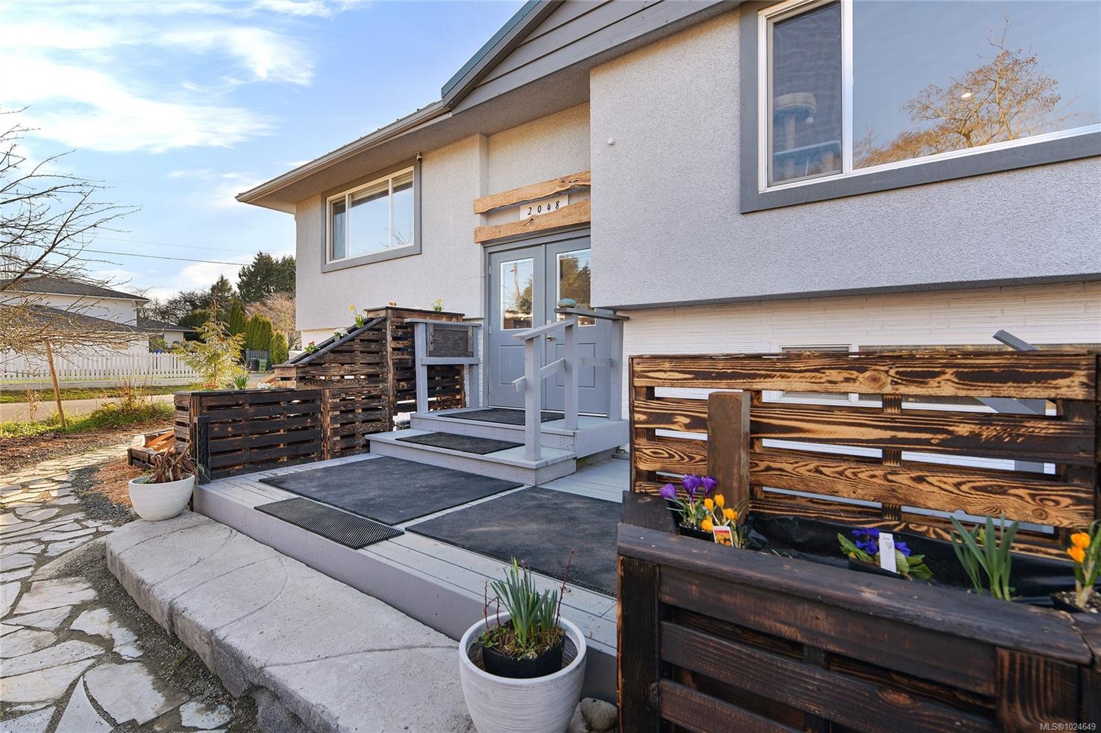 2048 Courser Dr, Sidney, BC