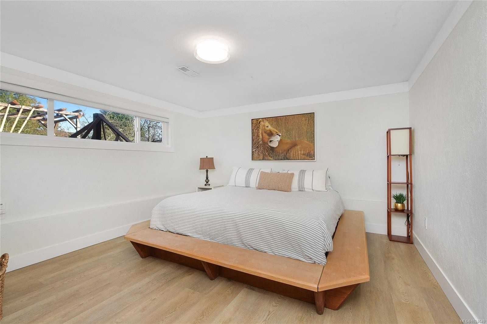 2048 Courser Dr, Sidney, BC